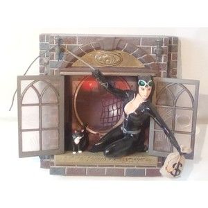 DC Direct Batman Gotham City Stories CATWOMAN Wall Sculpture statue /2000 NEW!